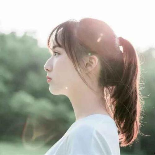 网红吃瓜聊天背景图女人,揭秘女性话题的热议焦点  第2张