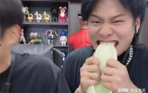 小杨哥爆料哥哥是谁呀视频,小杨哥爆料，哥哥身份引网友热议